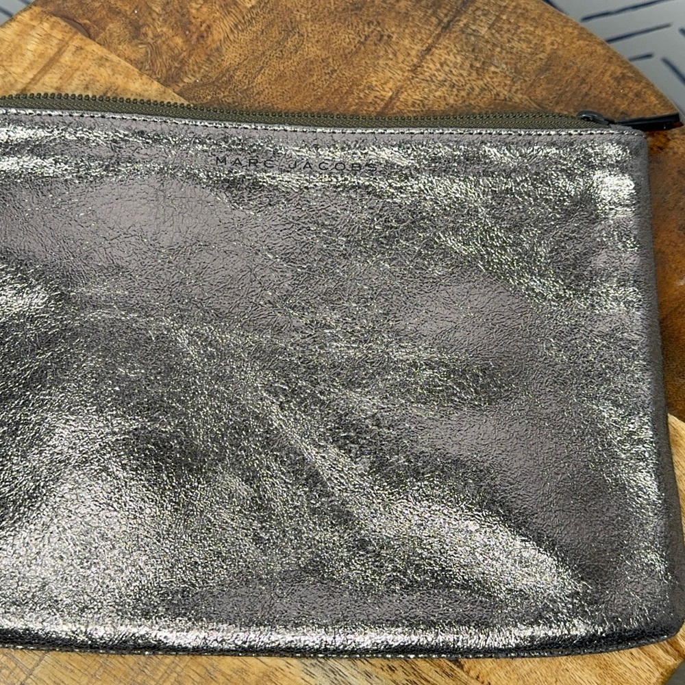 NWOT Neiman Marcus Luxe Glam festival Silver Metallic Clutch Hand bag